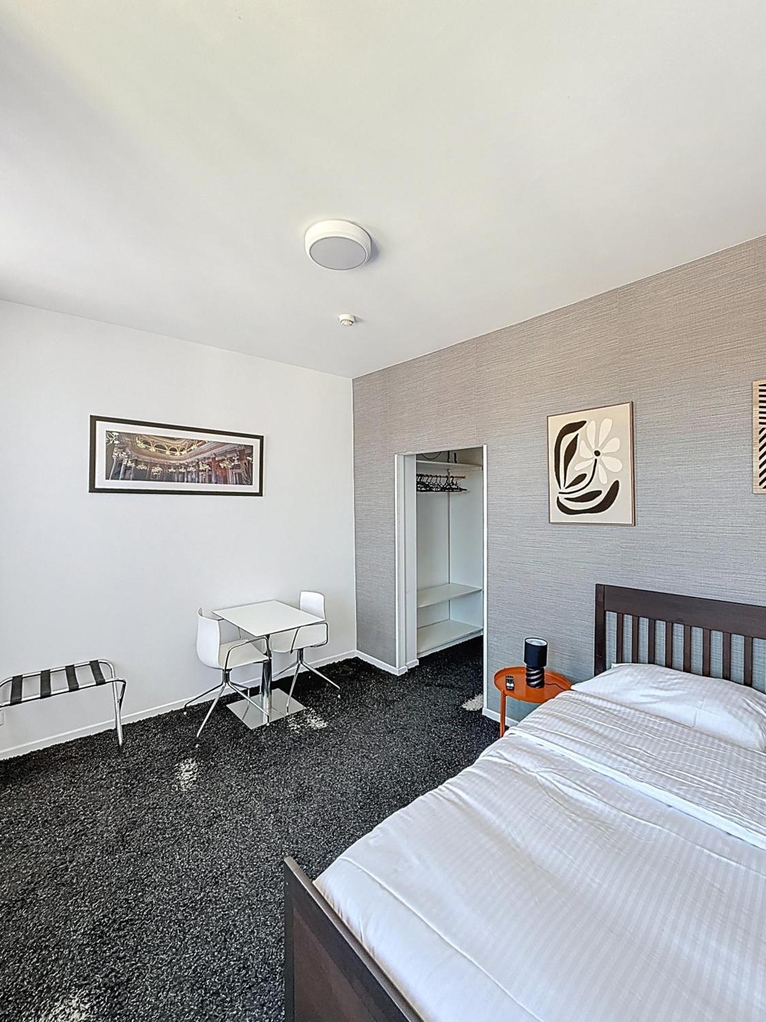 Keyless Hotel - Van Gaver — Photos 1